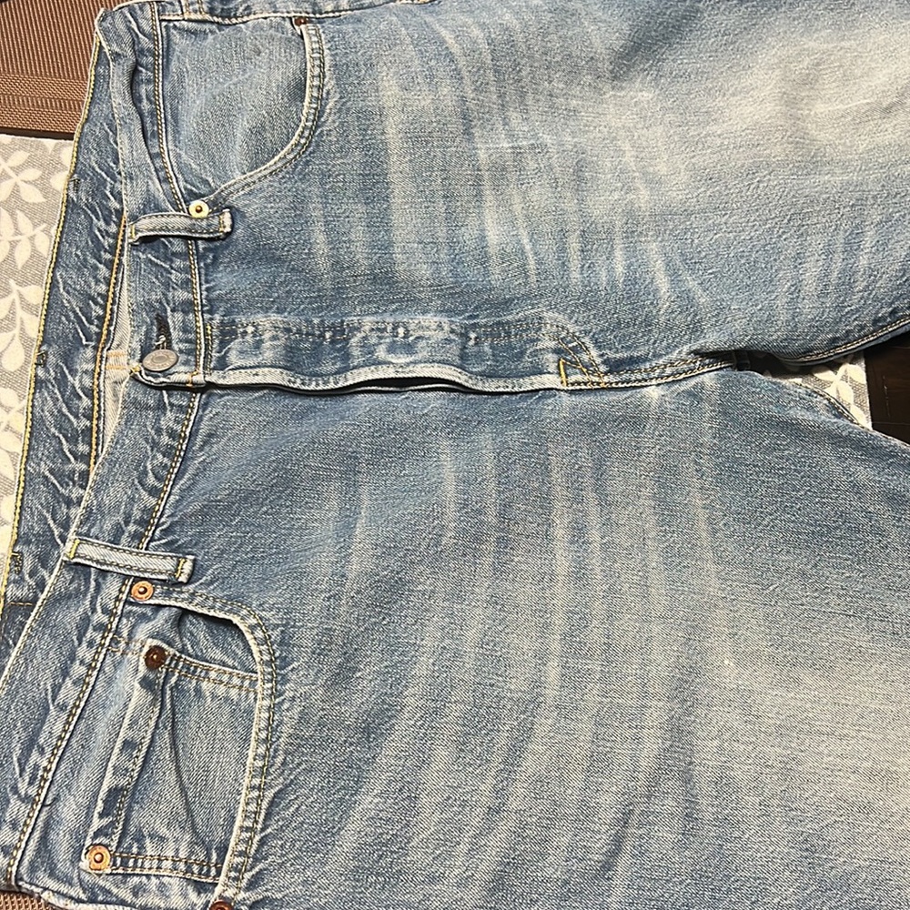 Levi’s 501 men’s blue jeans. Good condition. Flaw ripped sewn on outside label. - Picture 2 of 6